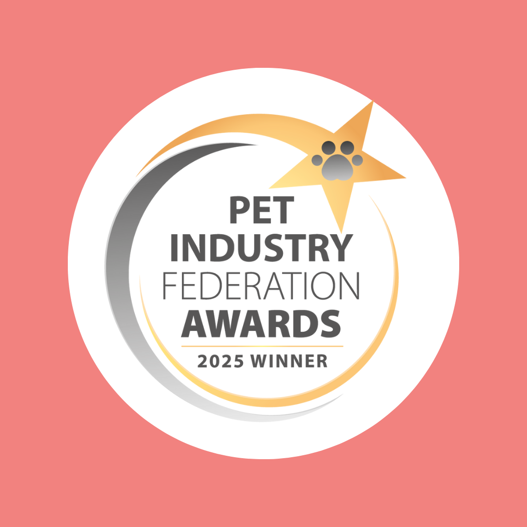 Gently Steamed Beef 395g wins Pet Industry Federation Awards 2025 with gold star badge on pink background.