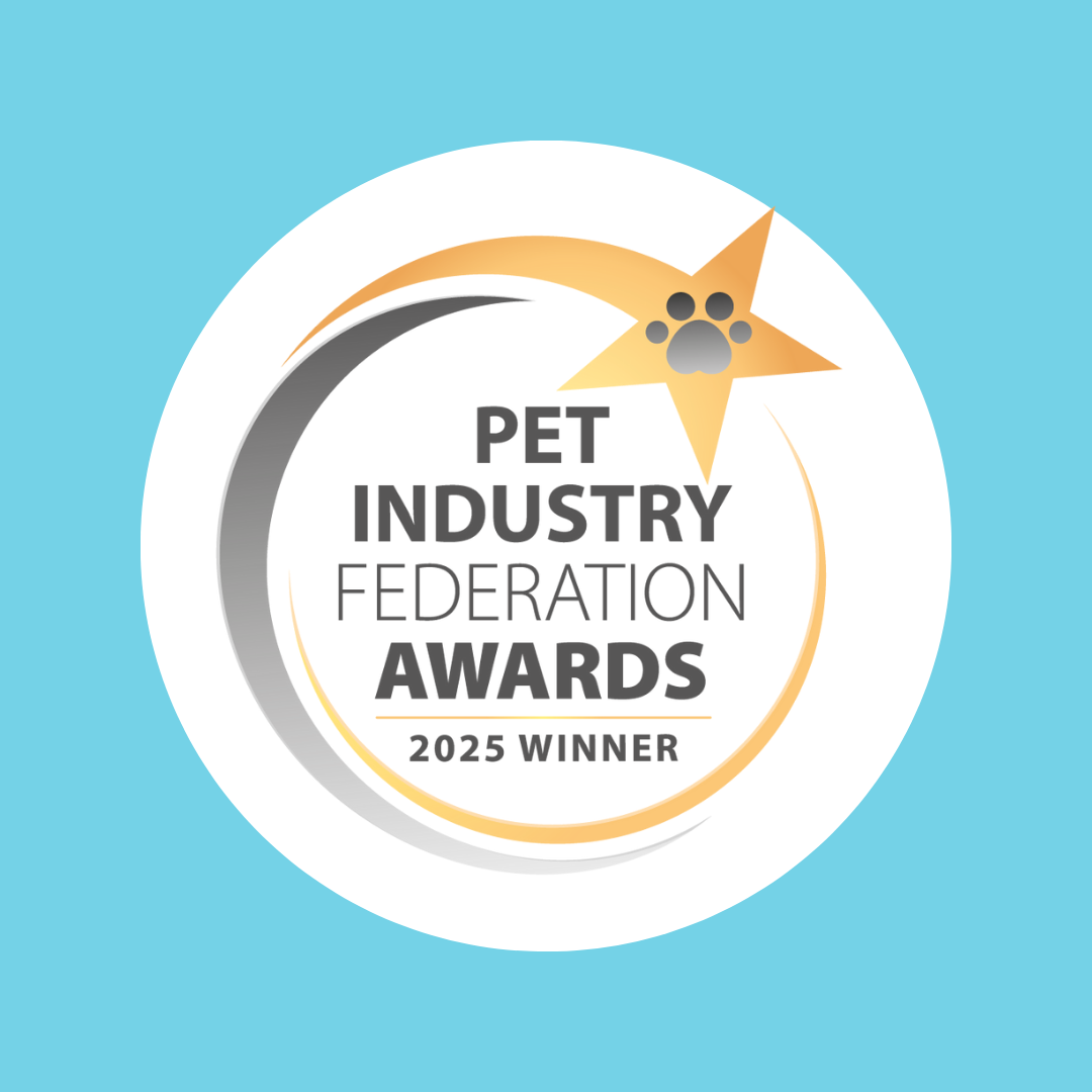 Pet Industry Federation Awards 2025 Winner: Gently Steamed Duck 395g—gold star, paw print on pack.